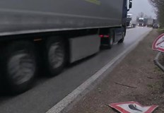 74 годишен водач и румънски тир се удариха в местността Хумата