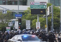 Решението дойде след втори ден на сблъсъци между демонстранти и