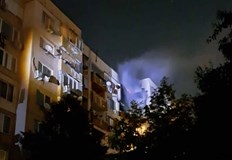Огънят лумна на седми и осми етаж в блок 270Пожар