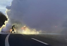 Превозното средство е с ремарке с румънска регистрацияТоварен автомобил с