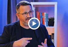 Лидерът на Единение остро критикува управляващите и конвергентния доклад за