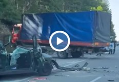 Полицията регулира трафика докато се разчистват последствията76 годишен мъж загина на