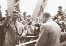 В този ден през 1954 година с тържествена церемония е