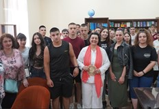 Актьорът режисьор и педагог мотивира младите с интересни истории от