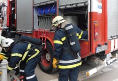 Вероятната причина е незагасена свещПожар в сухи треви и храсти