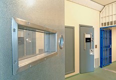 Процедурата се осъществява с лекарства които потискат сексуалното желаниеБританското правителство