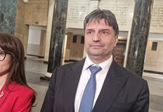 Откраднал е и 53 000 лева и бижута от дома