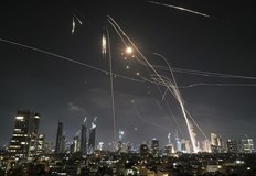 Сгради в Тел Авив и летище в Техеран пострадаха при