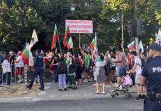 Костадин Костадинов се включи в шествието с искания за референдумЗа