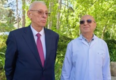 Здравният министър се похвали с хеликоптерна площадка докато болниците в