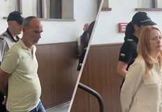 При специализирана акция е заловен и техен съучастникДвама лекари и