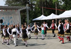 Четиринадесетото издание се провежда днес в местността Аязмото до манастира