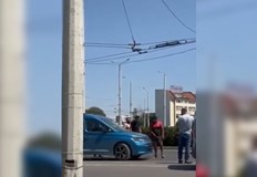 Група мъже се нахвърлиха върху шофьорГрупа мъже се нахвърлиха върху