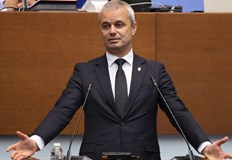 Лидерът на Възраждане призова за оставка на правителството и нови