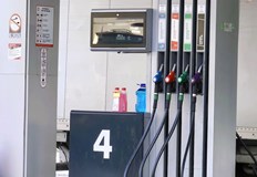 Колонките за гориво ще показват само една валутаОт 8 август