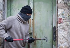 Крадци откраднаха два хидравлични крика от стопанство на земеделски производителПолицаи