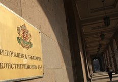 Съдиите допуснаха за разглеждане само въпроса за правомощията на председателя