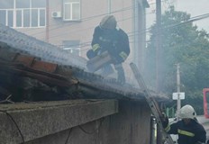 Жена на 77 години и мъж на 52 години са