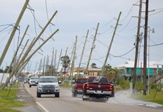 Стихията причини тежки разрушения в градчето ЕндърлинТорнадо взе три жертви