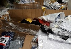 Три отделни проверки разкриха текстилни изделия обувки парфюми и чанти