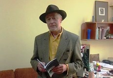 Русенският критик и преводач е отличен за заслугите си към