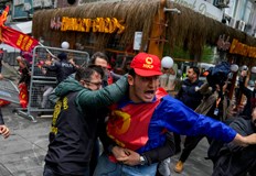 Властите блокираха района около площад Таксим и не допуснаха демонстрантите