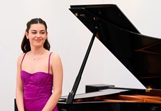 Младата пианистка се състезава с произведения от Моцарт и ЛистМладата