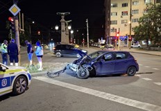 Снимки на очевидци показват сериозни щети по предната част на