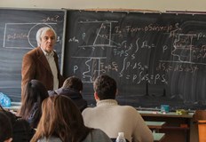 Известният физик призова за пълна забрана на телефоните в учебните