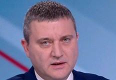 Бившия финансов министър 1 от хората вярват че Земята е плоска