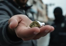 Мъжът обяснил че наркотикът е за лична употребаСлужители на Второ