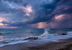 Мъжът е транспортиран с хеликоптер до болницата в Риека в