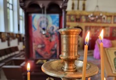 Православните палят свещи и четат молитви към Божията МайкаДнес 11