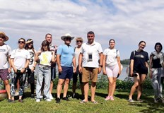 7 каяци се отправиха към остров Люляка където доброволците слязоха