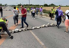 Протестиращите настояват за 10 ръст на възнаграждениятаРаботници и служители от