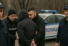 Мъжът от Русе е задържан часове след измаматаСлужители на полицията