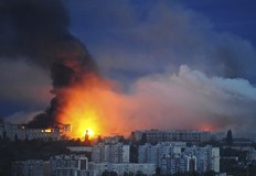 Пететажна сграда е в пламъци след 9 минутната атакаРуски удари с