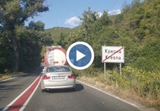 Пешеходен светофар и ограничение на левия завой ще облекчат трафика