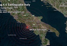 Епицентърът е бил във вулканично активната зона Флегрейски полета на