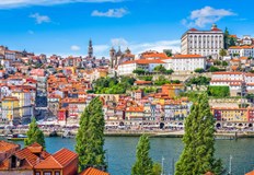 Местните власти се борят с неформалните събирания и шума след