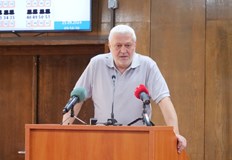 Съветникът от ГЕРБ Орлин Дяков иска обяснение за спрените строителни