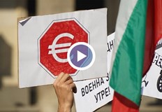 Протестиращите настояват за провеждане на референдум за валутатаСтотици протестиращи блокираха