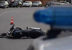 Водачът на мотоциклета нямал книжка а машината е с прекратена