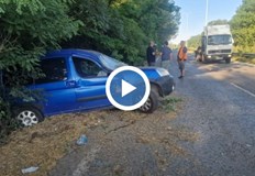 Шофьорът се отърва с леки наранявания след опасната катастрофаАвтомобил Пежо