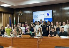 Александра Минкова пое председателството след оспорвано гласуванеВ зала Св Георги