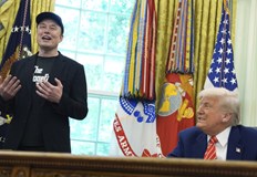 В медиите продължават коментарите че милиардерът би могъл да основе