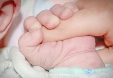 Изследователи разкриват как бебето оставя биологичен отпечатък в тялото на