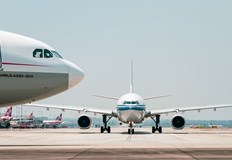 Туристката беше повлечена и захвърлена на асфалта при наблюдаване на