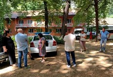 Близки на пациенти протестират срещу решението на властитеПоетапното преместване на