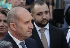 Президентът отговори на критики от колегата си Силяновска за липса